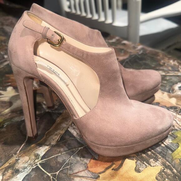 Cute prada soft leather pumps - Picture 1 of 6